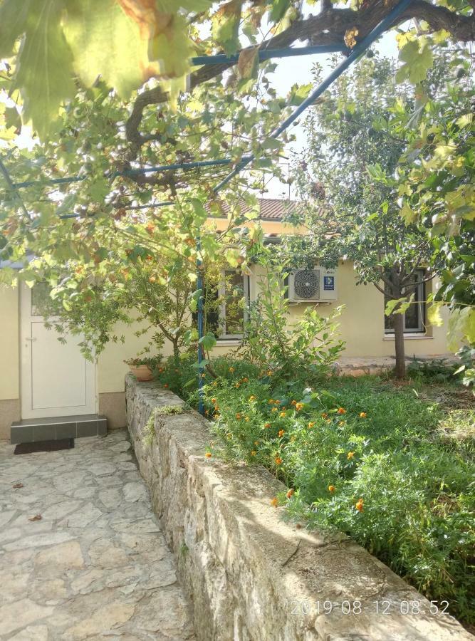 Apartman Vivian Pula Exterior photo